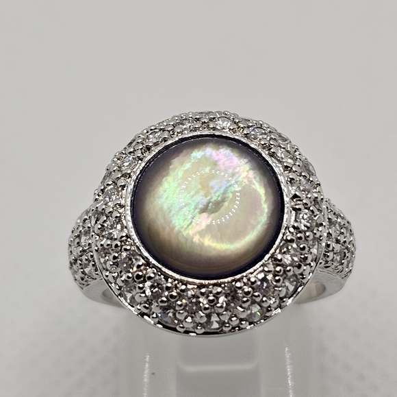 Vintage Mother of Pearl Sterling Silver Diamond Ring Size 7! - Picture 5 of 7
